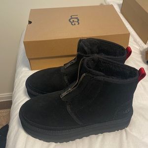 Ugg boots never worn. Just didn’t end up wearing after being gifted these.